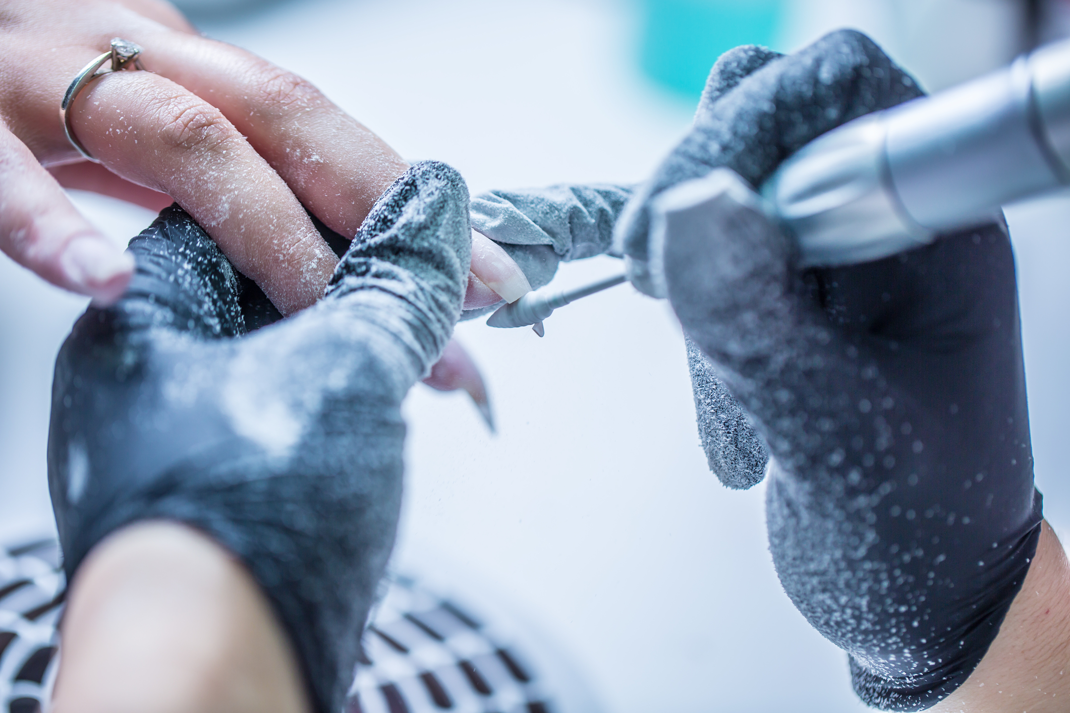 Hard Gel vs Shellac – What’s Right for You?